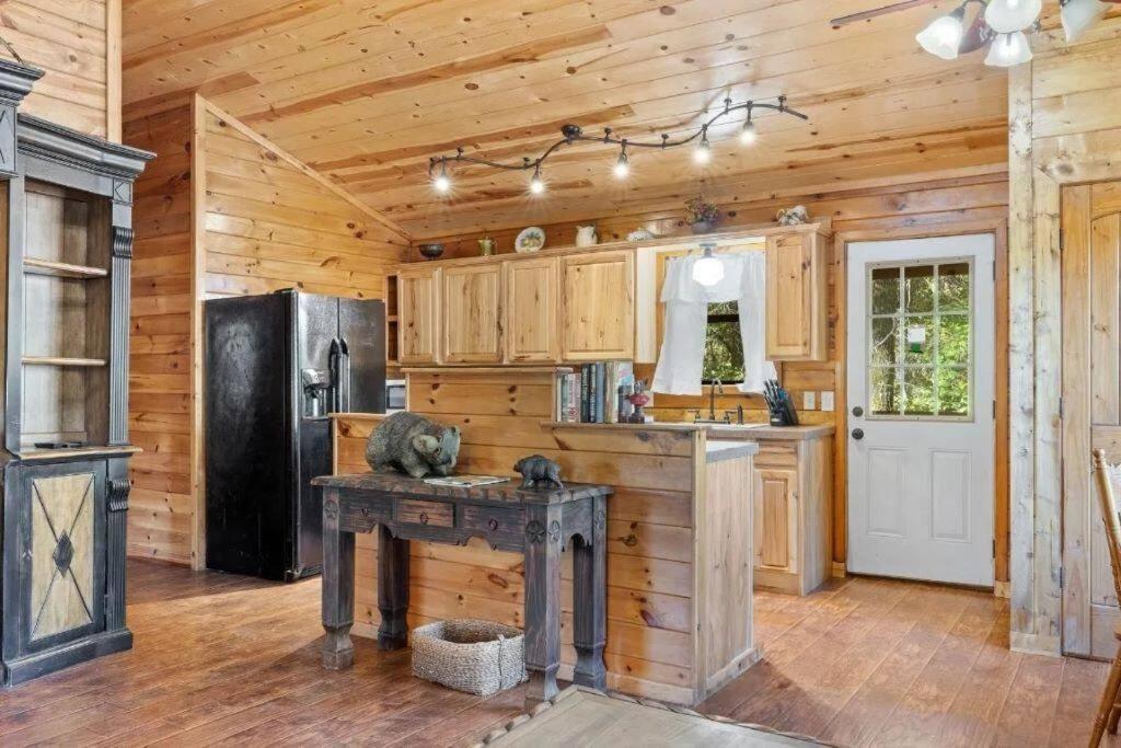Misty Moonlight, Sleeps 4, Mountain Cabin Apartment Broken Bow Exterior foto